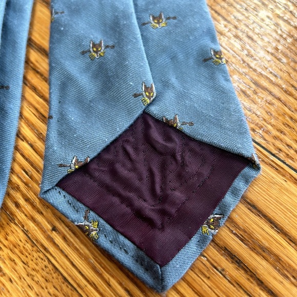 Vintage Cravate De France necktie.  Blue with ducks and fox print. Some pilling. - Picture 6 of 10